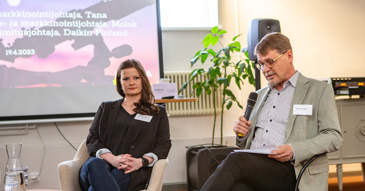 Timo Keränen ja Kirsi Ahonen Meditan seminaarin paneelikeskustelussa. 