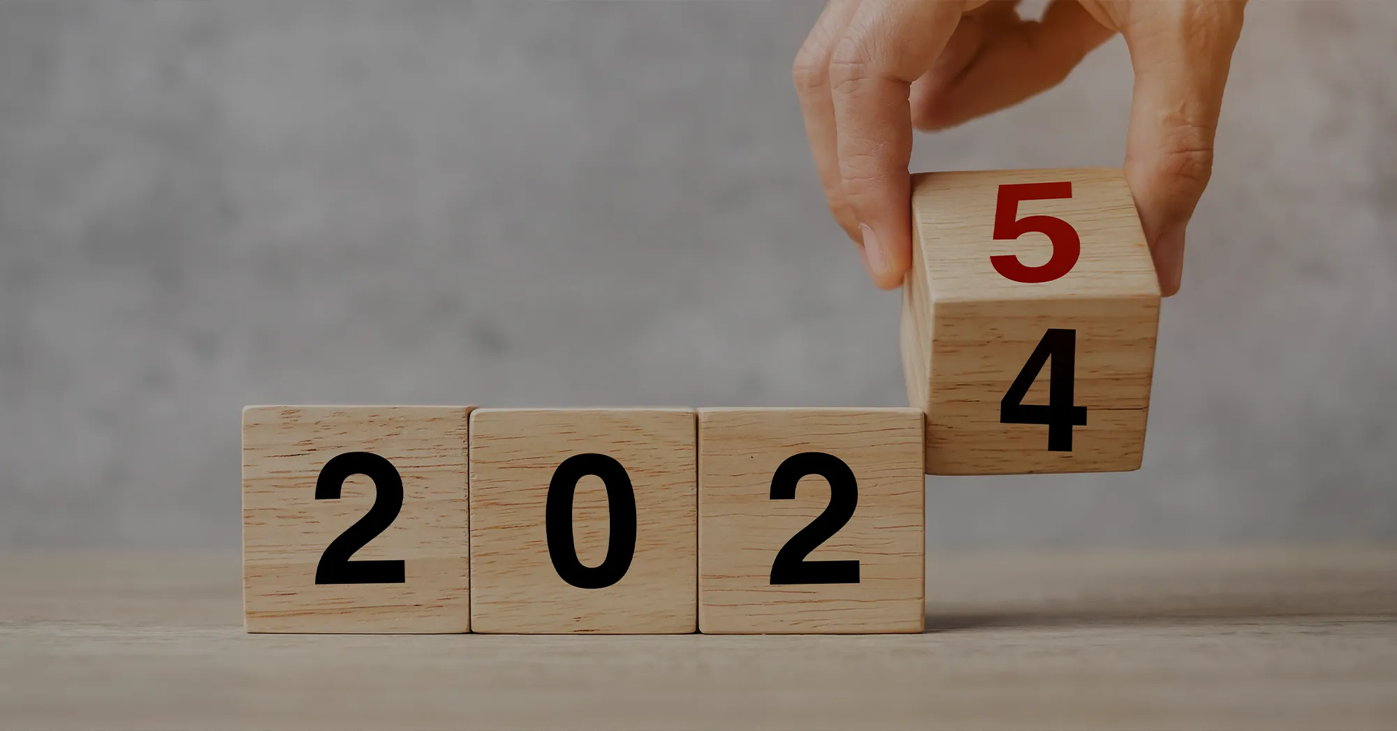 Worldcomin asiantuntijat: Tekoälyn hyödyntäminen, tietoturva ja vastuullisuus tärkeitä teemoja vuonna 2025 